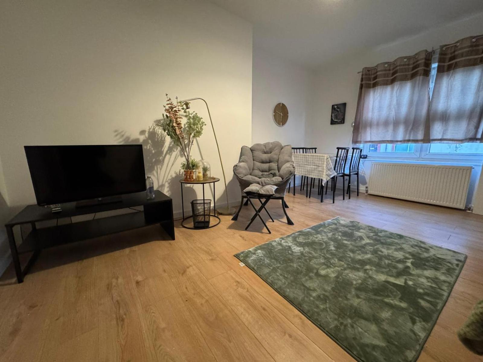 Cozy Double With Own Bathroom In Heart Of Town Centre Homestay *