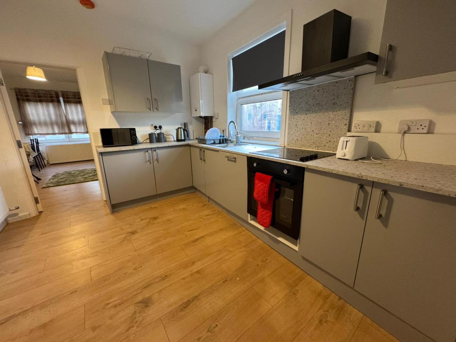 Cozy Double With Own Bathroom In Heart Of Town Centre