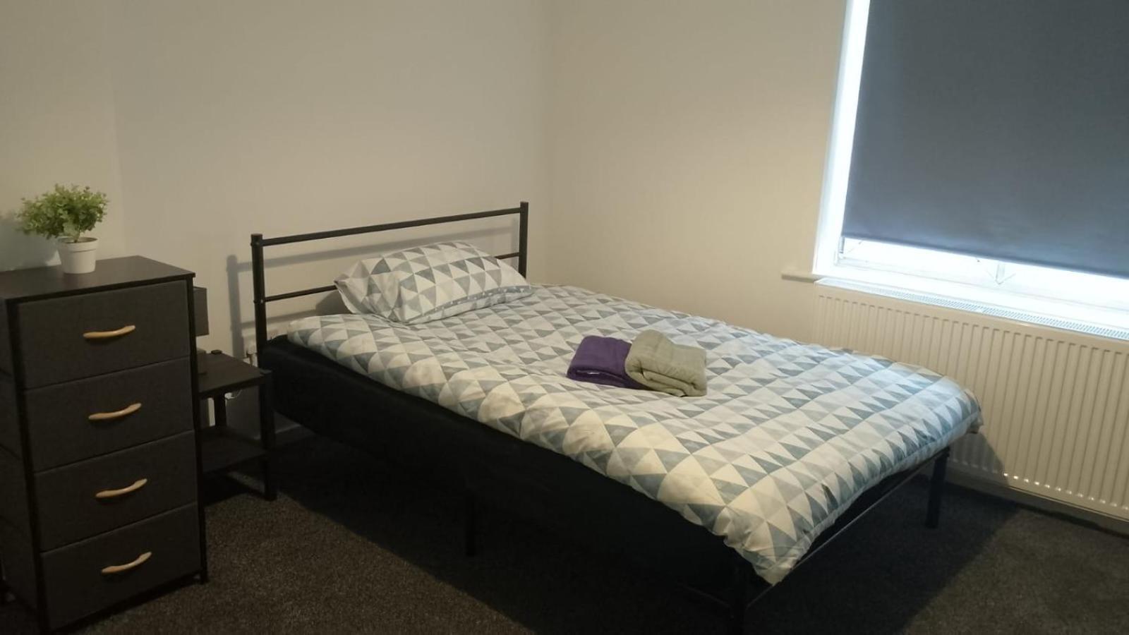 Cozy Double With Own Bathroom In Heart Of Town Centre Hartlepool